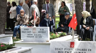 Anneler Günü’nde yürek burkan buluşma: Şehit anneleri, evlatlarının mezarında dua etti