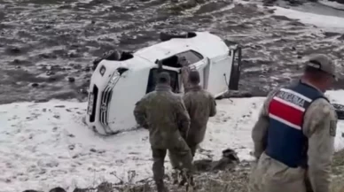 Ardahan'da askeri araç devrildi
