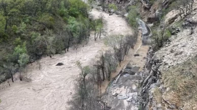 Munzur Çayı taştı, Tunceli-Ovacık yolu çöktü!