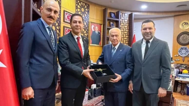 'Onbeşliler' ve 'Mehmed: Fetihler Sultanı' yapımcılarından MHP Lideri Bahçeli'ye ziyaret