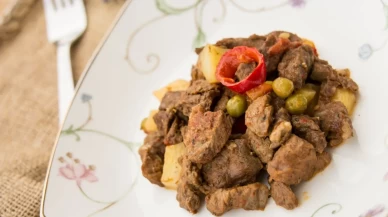 Kurban etinden lokum kıvamında tas kebabı tarifi