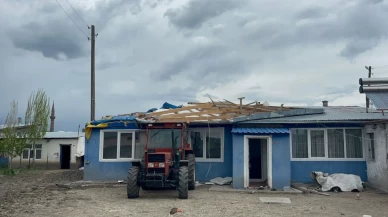 Kuvvetli rüzgar çatıları söküp attı, güneş panelleri havada uçuştu
