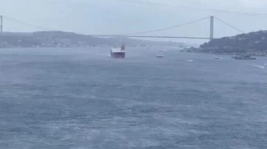 Gemi arıza yaptı, çift yönlü trafik durduruldu