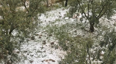 Manisa'da sağanak ve dolu hayatı olumsuz etkiledi: Otomobil sürüklendi, dereler taştı!