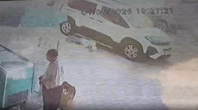 Aracın altına giren çocuk son anda kurtarıldı