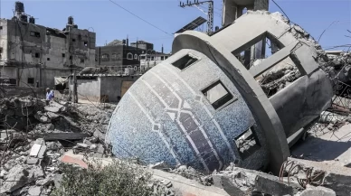 Katil İsrail, Lübnan'da camiyi hedef aldı!