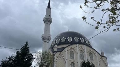 İstanbul'da fırtına etkisi... Arnavutköy’de caminin minaresi sallandı!