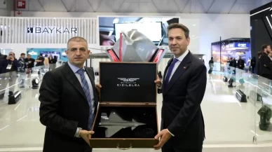 Bakan Bayraktar, SAHA 2026'yı ziyaret etti
