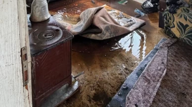 Öz oğlu evi ateşe verip kül etti