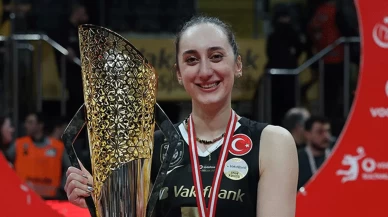 VakıfBank'tan efsane liberosu Ayça Aykaç Altıntaş'a veda