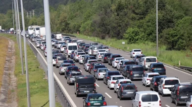Bolu geçişinde yoğun trafik: Kilometrelerce araç kuyruğu oluştu!