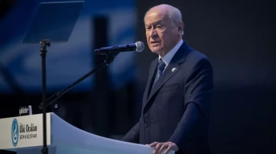 MHP Lideri Bahçeli'den Kurultay'a damga vuran yüzük ve rozet: Ölümlerle eğlenen tunç yürekli Türkleriz