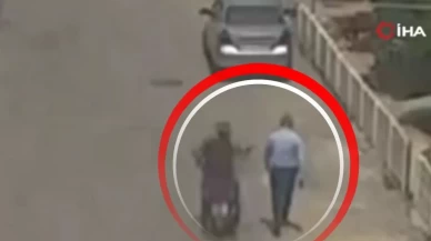 Motosikletli saldırganın 'bıçaklı kesik' anı kamerada!