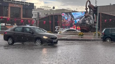 Erzincan’da sağanak hayatı olumsuz etkiledi