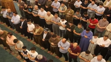 Kerkük'te bayram namazı kılındı! Camiler doldu taştı