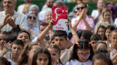 Milyonlarca öğrenci için son ders zili çaldı, karneler alındı!