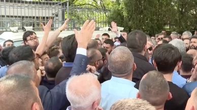 Meclis önünde CHP’liler birbirine girdi! Polis müdahale etti