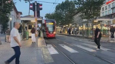 Laleli'de tramvay faciası: Raylara düşen 6 yaşındaki çocuk hayatını kaybetti
