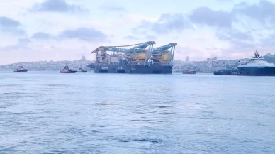 Dev gemi 'Saipem 7000' boğazdan geçiyor: İstanbul Boğazı gemi trafiğine kapatıldı!