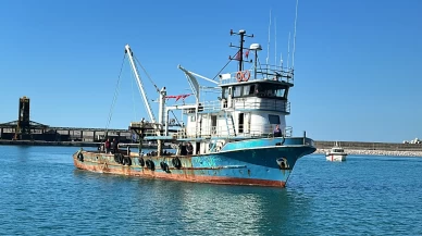 Karadeniz’de saldırıya uğrayan Türk balıkçıları kurtarmıştı: 'Burak Kaya' isimli tekne İnebolu'ya getirildi