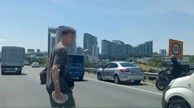 Düşen kuryenin paraları yola saçıldı! Vatandaşlar toplamak için yarıştı