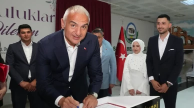Bakan Ersoy'dan nikah sürprizi: Hem yatırımları denetledi hem çiftin mutluluğuna ortak oldu