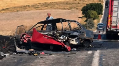 Emirdağ’da iki otomobil kafa kafaya çarpıştı