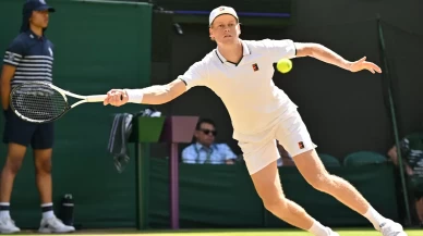 Jannik Sinner, Djokovic'i set vermeden geçti!