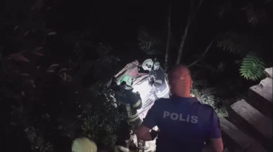 Amasya’da otomobil evin bahçesine uçtu