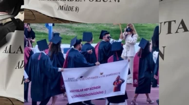 Mezuniyet töreninde ayet yazılı pankarta müdahale