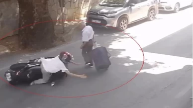 Motosiklet yayaya çarptı: O anlar kamerada