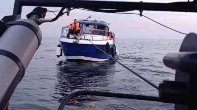 Arızalanan teknedeki 6 kişi kurtarıldı
