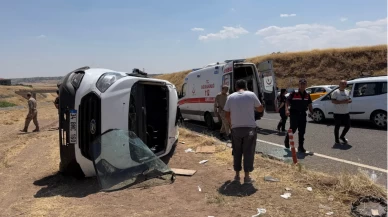 Diyarbakır’da öğrenci servisi ile otomobil çarpıştı: 19 yaralı
