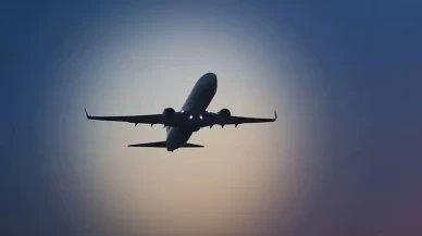 Kalkışta iniş takımı kırılan yolcu uçağı yan yattı