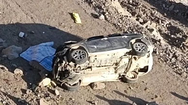 Giresun’da kontrolden çıkan otomobil dere yatağına uçtu