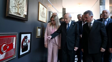 MHP Lideri Devlet Bahçeli'den TBMM'de 15 Temmuz sergisine ziyaret