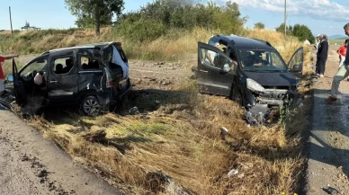 Samsun'da hafif ticari araç şarampole devrildi