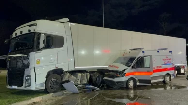 Samsun’da ambulans ile TIR çarpıştı