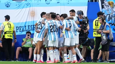 Messi attı Arjantin turladı!