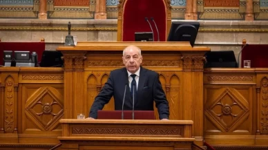 Macaristan Cumhurbaşkanı kendi görevini sona erdiren değişikliği imzaladı