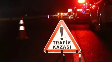 Uşak'ta traktör ile otomobil çarpıştı