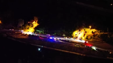 Şarampole devrilen otomobil alev alev yandı