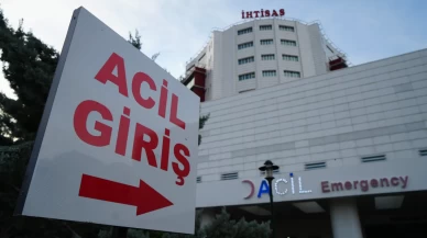 İki otomobil birbirine girdi, çok sayıda yaralı var