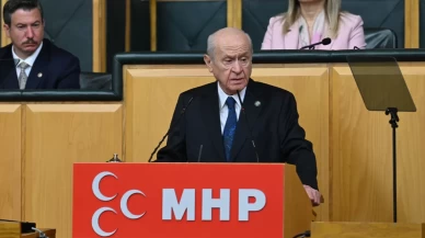 MHP Lideri Bahçeli'nin Grup Toplantısındaki yüzük ve rozet detayı gündem oldu