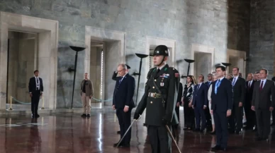 NATO temsilcilerinden Ankara Zirvesi öncesi Anıtkabir'e anlamlı ziyaret