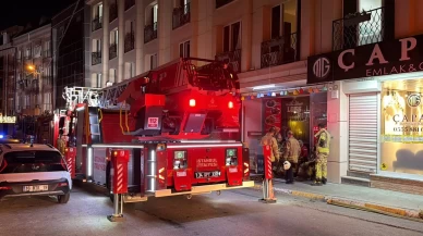 Esenyurt’ta otel yangını: Müşteriler merdivenle tahliye edildi