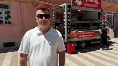 Boşandığını cami çıkışında lokma dağıtarak kutladı