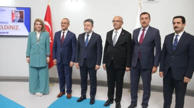 Bakan Yumaklı: Malatya'da kayısı yeniden bereketle hasat edildi