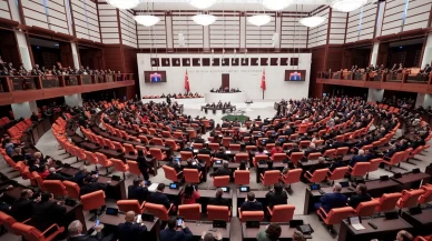 En düşük emekli aylığı düzenlemesini de içeren kanun teklifi TBMM Genel Kurulu'nda kabul edilerek yasalaştı