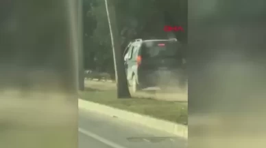 Kaldırıma çıkan sürücü yayalardan yol istedi